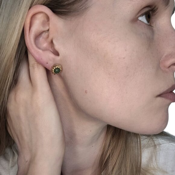 Vintage Green/Gold Sunburst Stud Earring - Picture 4 of 5